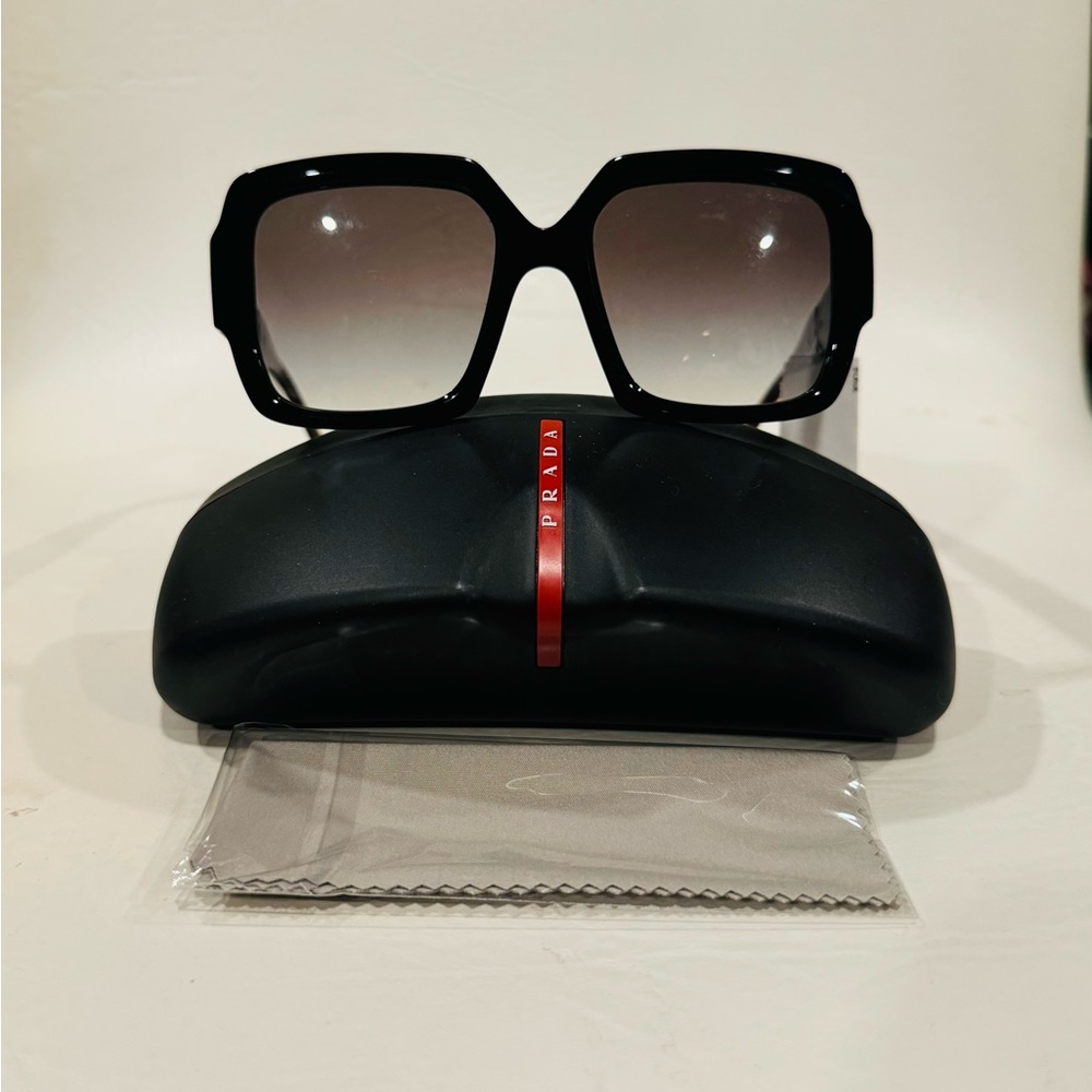 PRADA Oversized Square Gradient Lens PR21XS Sunglasses NEW with Prada Hard Case